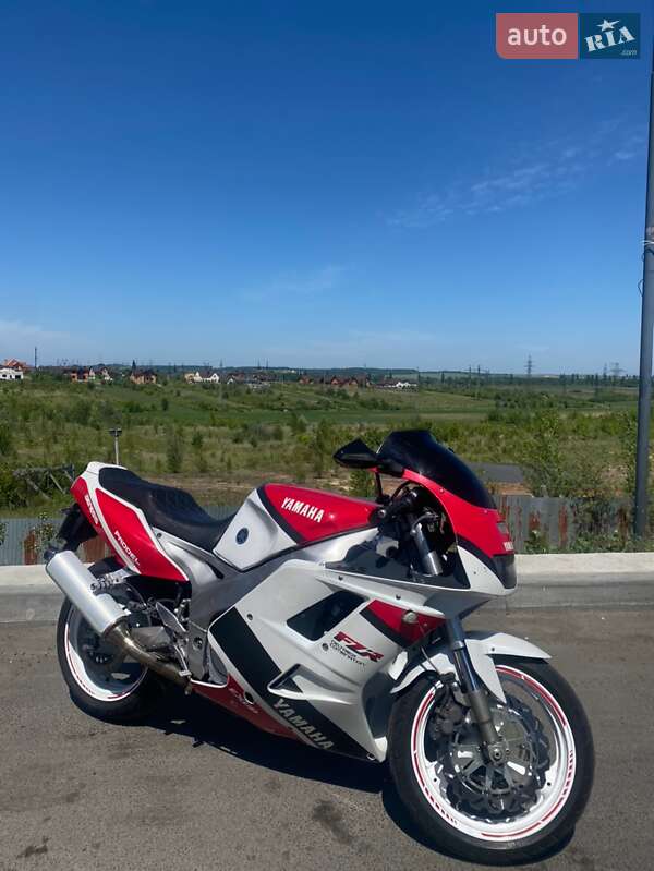 Спортбайк Yamaha FZR 1992 в Владимире