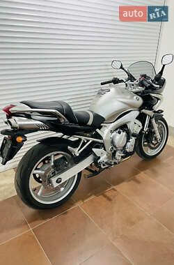 Мотоцикл Спорт-туризм Yamaha FZS 600 Fazer 2005 в 