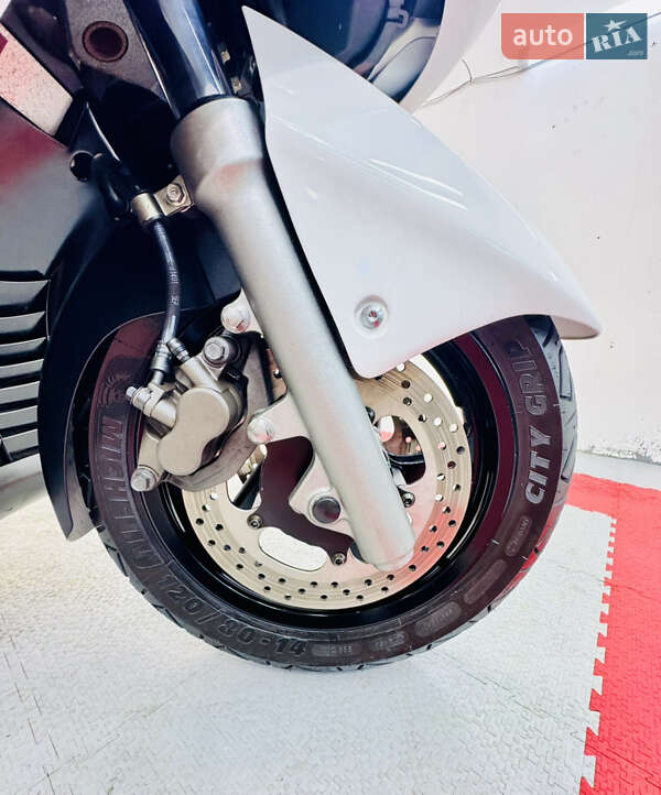 Максі-скутер Yamaha Majesty 400 2011 в Одесі фото 9 Максі-скутер Yamaha Majesty 400 2011 в Одесі