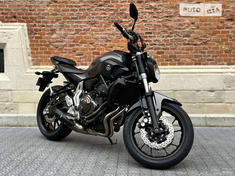 Мотоцикл Без обтекателей (Naked bike) Yamaha MT-07 2014 в 