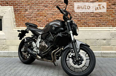 Мотоцикл Без обтекателей (Naked bike) Yamaha MT-07 2014 в 