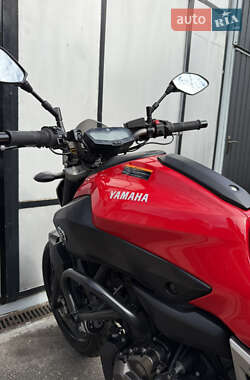 Мотоцикл Без обтекателей (Naked bike) Yamaha MT-07 2016 в 