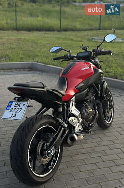 Мотоцикл Без обтекателей (Naked bike) Yamaha MT-07 2014 в 
