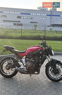 Мотоцикл Без обтекателей (Naked bike) Yamaha MT-07 2014 в 