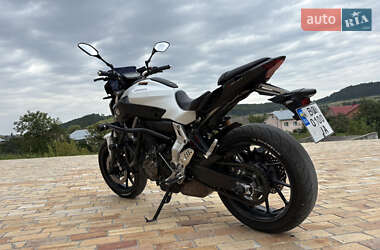 Мотоцикл Без обтекателей (Naked bike) Yamaha MT-07 2016 в 