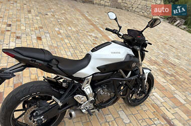 Мотоцикл Без обтекателей (Naked bike) Yamaha MT-07 2016 в 