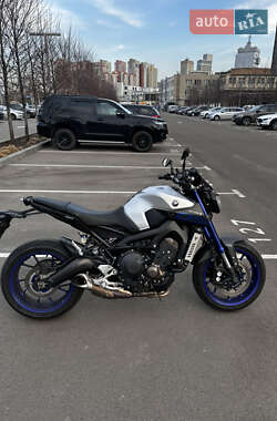 Мотоцикл Без обтекателей (Naked bike) Yamaha MT-09 2016 в Киеве