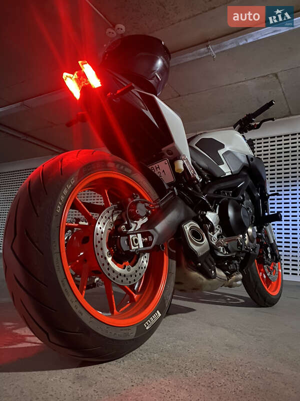 Мотоцикл Без обтекателей (Naked bike) Yamaha MT-09 2018 в 
