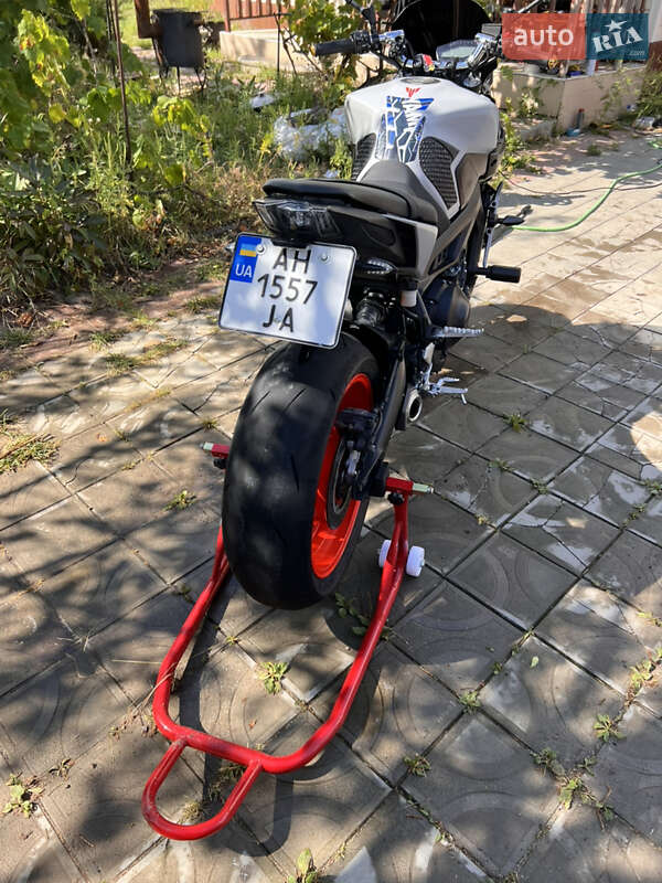 Мотоцикл Без обтекателей (Naked bike) Yamaha MT-09 2019 в Харькове фото 6 Мотоцикл Без обтекателей (Naked bike) Yamaha MT-09 2019 в Харькове