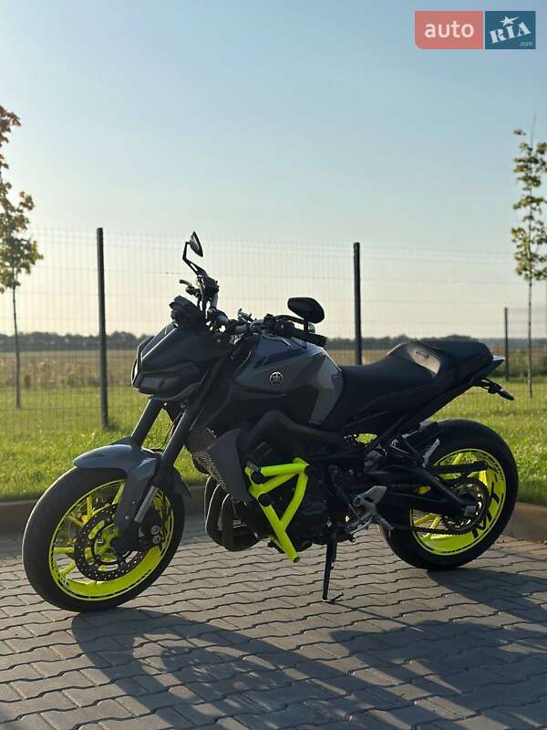 Мотоцикл Без обтекателей (Naked bike) Yamaha MT-09 2017 в Житомире фото 3 Мотоцикл Без обтекателей (Naked bike) Yamaha MT-09 2017 в Житомире
