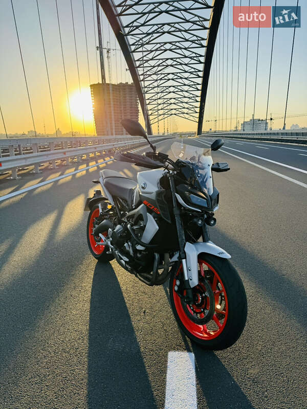 Мотоцикл Без обтекателей (Naked bike) Yamaha MT-09 2019 в Киеве