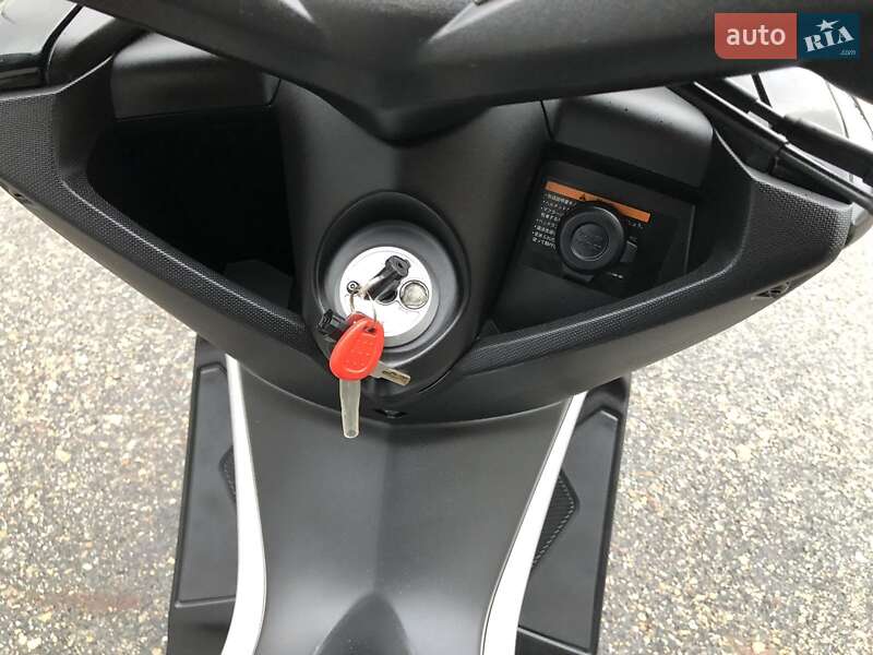 Максі-скутер Yamaha NMax 2016 в Дніпрі фото 13 Максі-скутер Yamaha NMax 2016 в Дніпрі