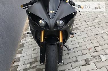 Спортбайк Yamaha R1 2014 в 
