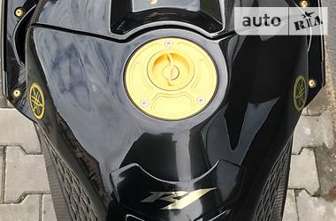 Спортбайк Yamaha R1 2014 в 