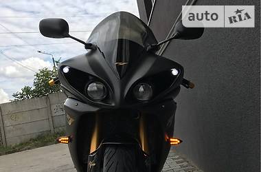 Спортбайк Yamaha R1 2014 в 