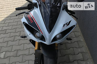 Спортбайк Yamaha R1 2014 в 