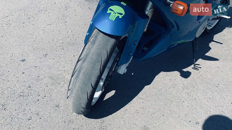 Спортбайк Yamaha R1 2000 в Горишних Плавнях