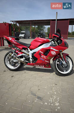 Спортбайк Yamaha R1 2000 в Чернівцях