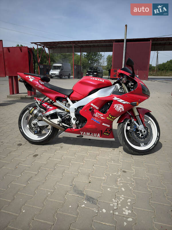 Yamaha R1 2000