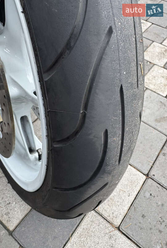 Спортбайк Yamaha R1 2004 в Новомосковске фото 18 Спортбайк Yamaha R1 2004 в Новомосковске