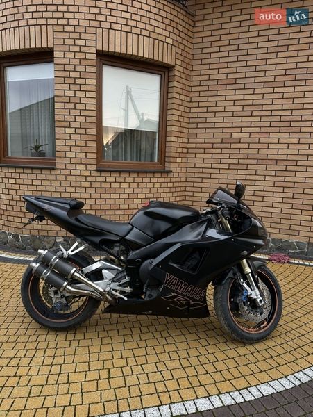 Спортбайк Yamaha R1 2000 в Корце