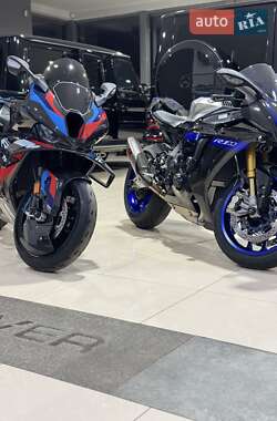 Спортбайк Yamaha R1M 2023 в 