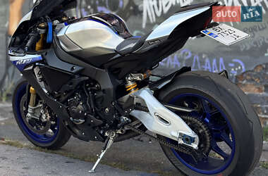 Спортбайк Yamaha R1M 2017 в 