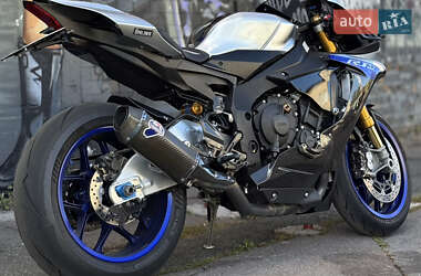 Спортбайк Yamaha R1M 2017 в 
