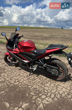 Мотоцикл Спорт-туризм Yamaha R3 2019 в 