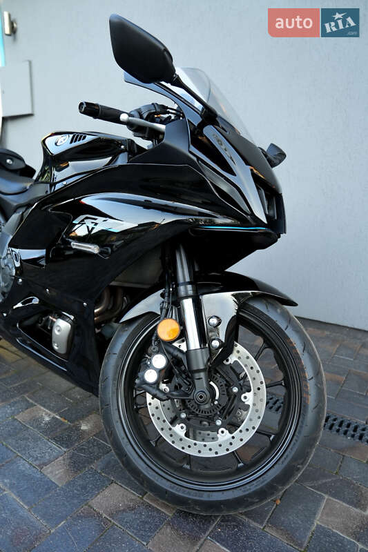 Yamaha R7 2022