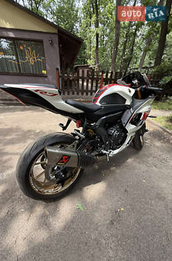 Спортбайк Yamaha R7 2024 в 