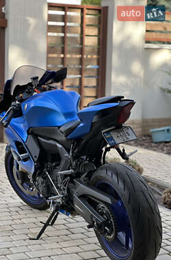 Спортбайк Yamaha R7 2022 в 