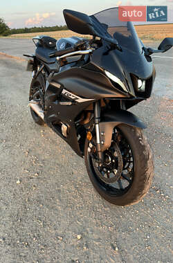 Спортбайк Yamaha R7 2024 в Помічній