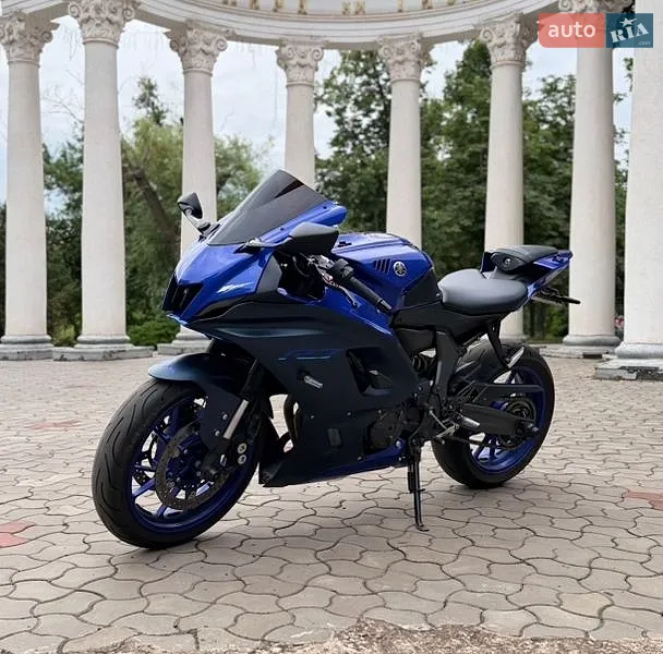 Yamaha R7 2023