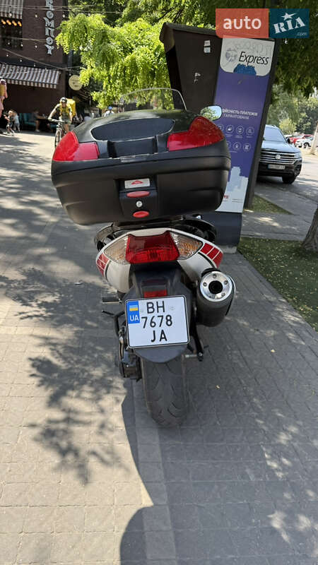 Максі-скутер Yamaha T-Max 500 2011 в Одесі фото 4 Максі-скутер Yamaha T-Max 500 2011 в Одесі