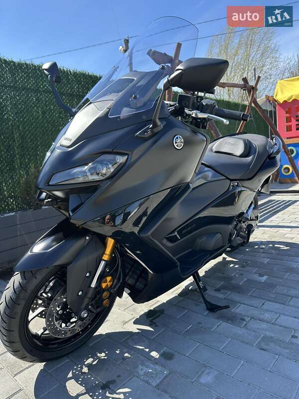 Yamaha T-MAX 2023