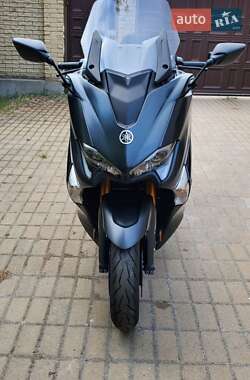 Макси-скутер Yamaha T-MAX 2017 в 