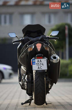Макси-скутер Yamaha T-MAX 2015 в 
