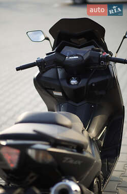 Макси-скутер Yamaha T-MAX 2015 в 