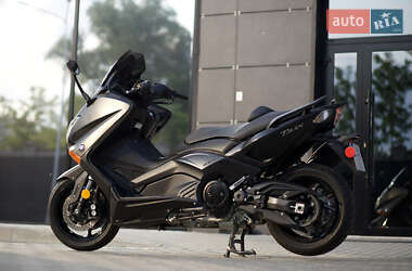 Макси-скутер Yamaha T-MAX 2015 в 