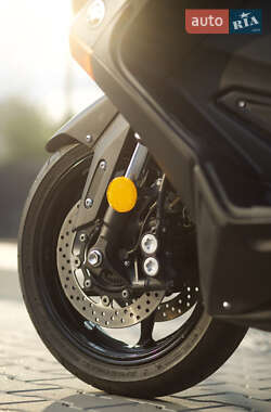 Макси-скутер Yamaha T-MAX 2015 в 