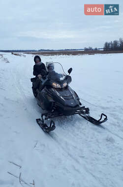 Спортивные снегоходы Yamaha Venture 2007 в Лохвице