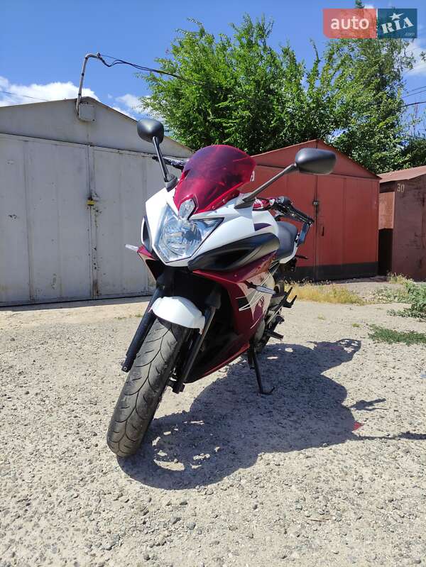 Мотоцикл Спорт-туризм Yamaha XJ6 Diversion 2013 в Кривому Розі