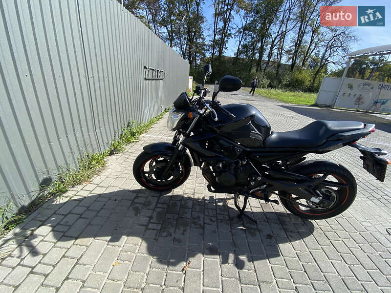 Спортбайк Yamaha XJ6 2010 в Николаеве