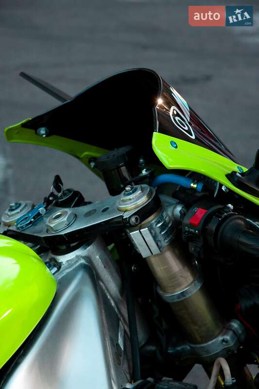 Спортбайк Yamaha YZF R1 2002 в Каменском фото 4 Спортбайк Yamaha YZF R1 2002 в Каменском