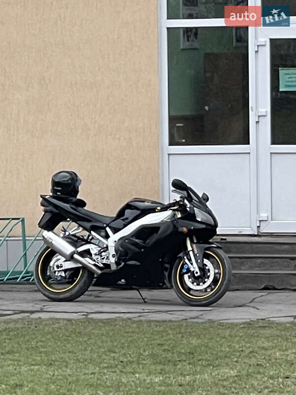 Спортбайк Yamaha YZF R1 1998 в 