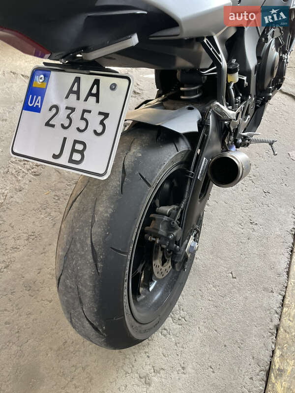 Спортбайк Yamaha YZF R1 2023 в Киеве фото 26 Спортбайк Yamaha YZF R1 2023 в Киеве