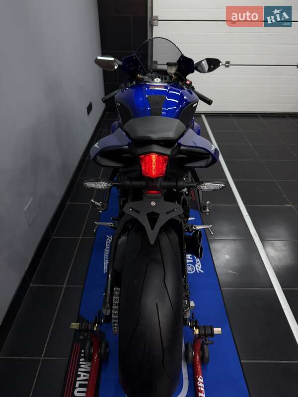 Спортбайк Yamaha YZF R1 2022 в Кропивницком