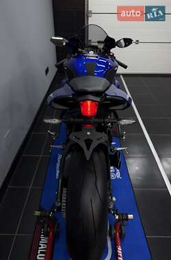 Спортбайк Yamaha YZF R1 2022 в 