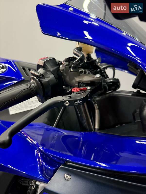 Спортбайк Yamaha YZF R1 2022 в Кропивницком
